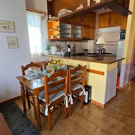 Charming Place With Large Pool Close To The Apartment *