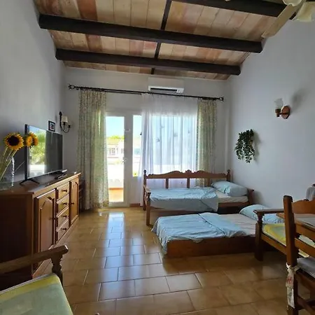 Charming Place With Large Pool Close To The
