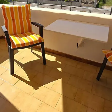 Apartment Charming Place With Large Pool Close To The *